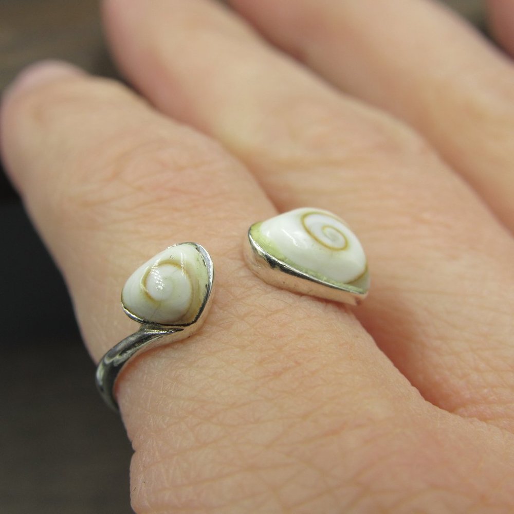 Size 5.75 Sterling Silver Double Heart Swirling Shell Band Ring Vintage - Picture 3 of 7